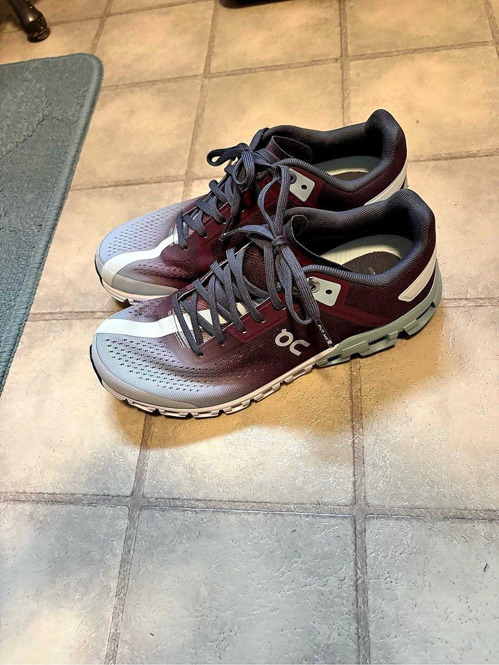 On Cloudflow Athletic Shoes Burgundy Gray US 7